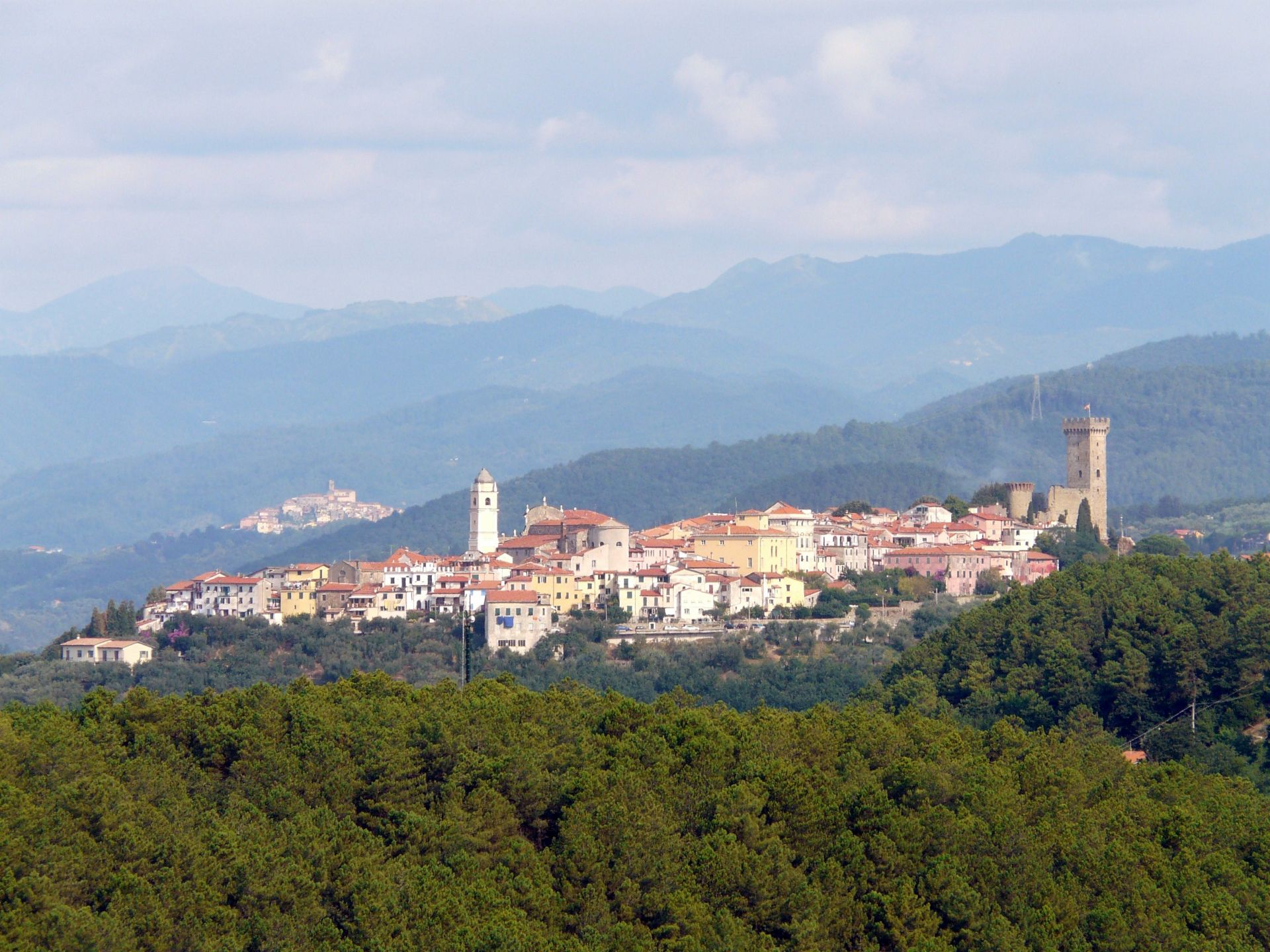 Castelnuovo Magra: occupano una casa del Comune e la ristrutturano. Denunciati