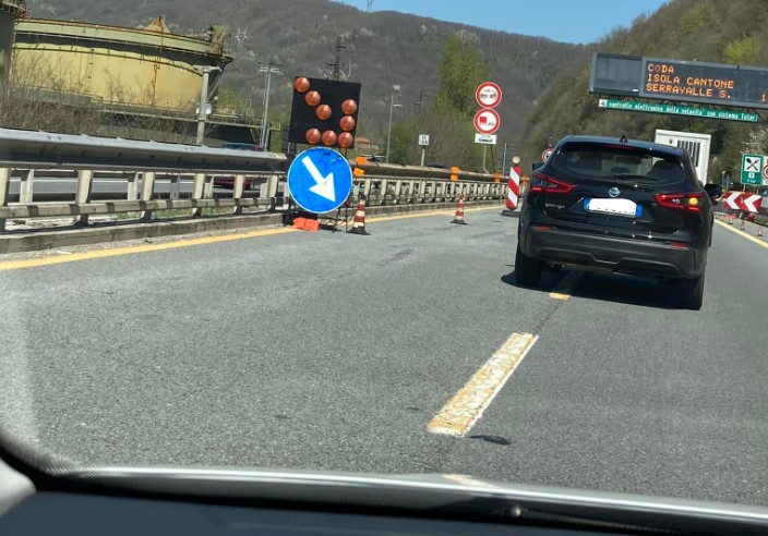 Autostrade, coda fra Bolzaneto e Ronco Scrivia, Traffico interdetto ai Tir