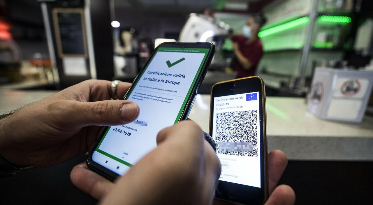 Mascherine e green pass. Ecco cosa cambia da oggi