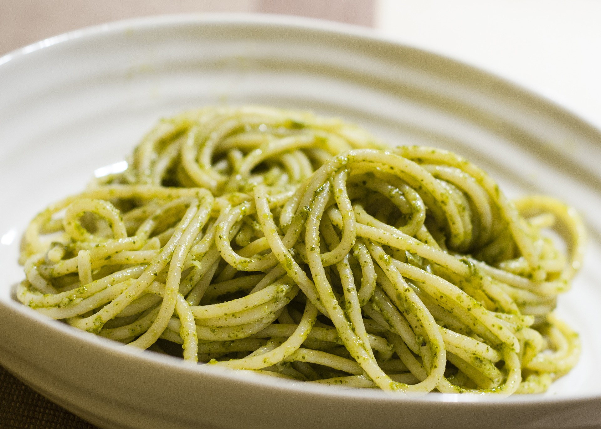Taggia, disinnesco bomba: al centro sfollati pasta al pesto per gli islamici, ragù agli altri 