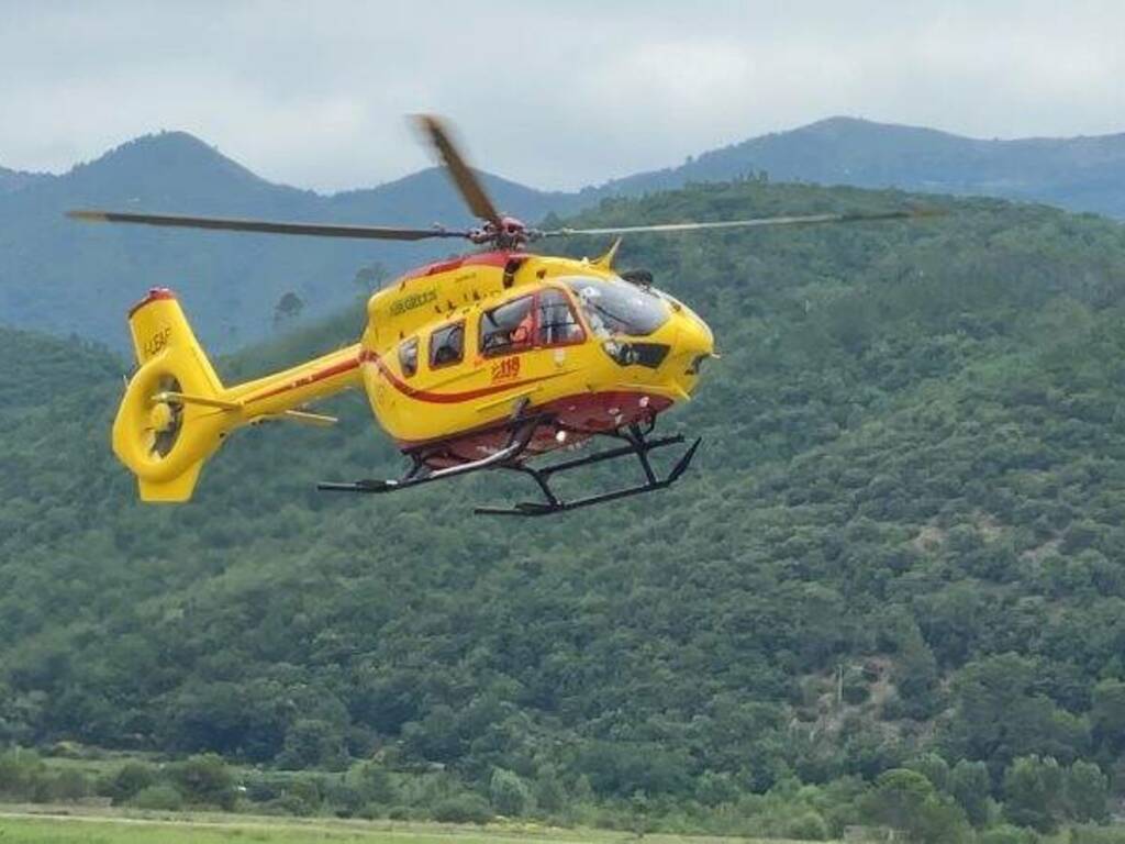 Uscio, motociclista perde il controllo e precipita per 20 metri in una scarpata