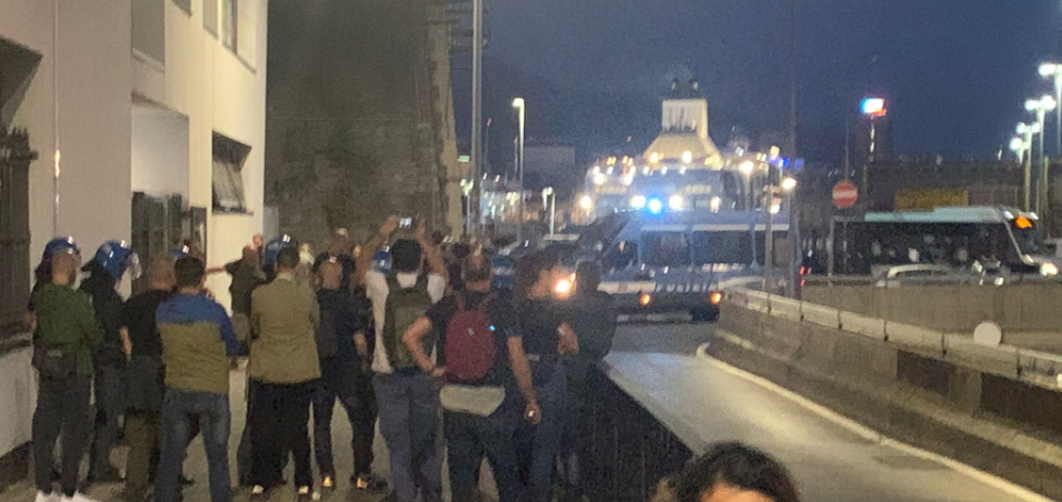 Genova, blitz nella sede della Circolo Cap: interrotto il convegno della Lega
