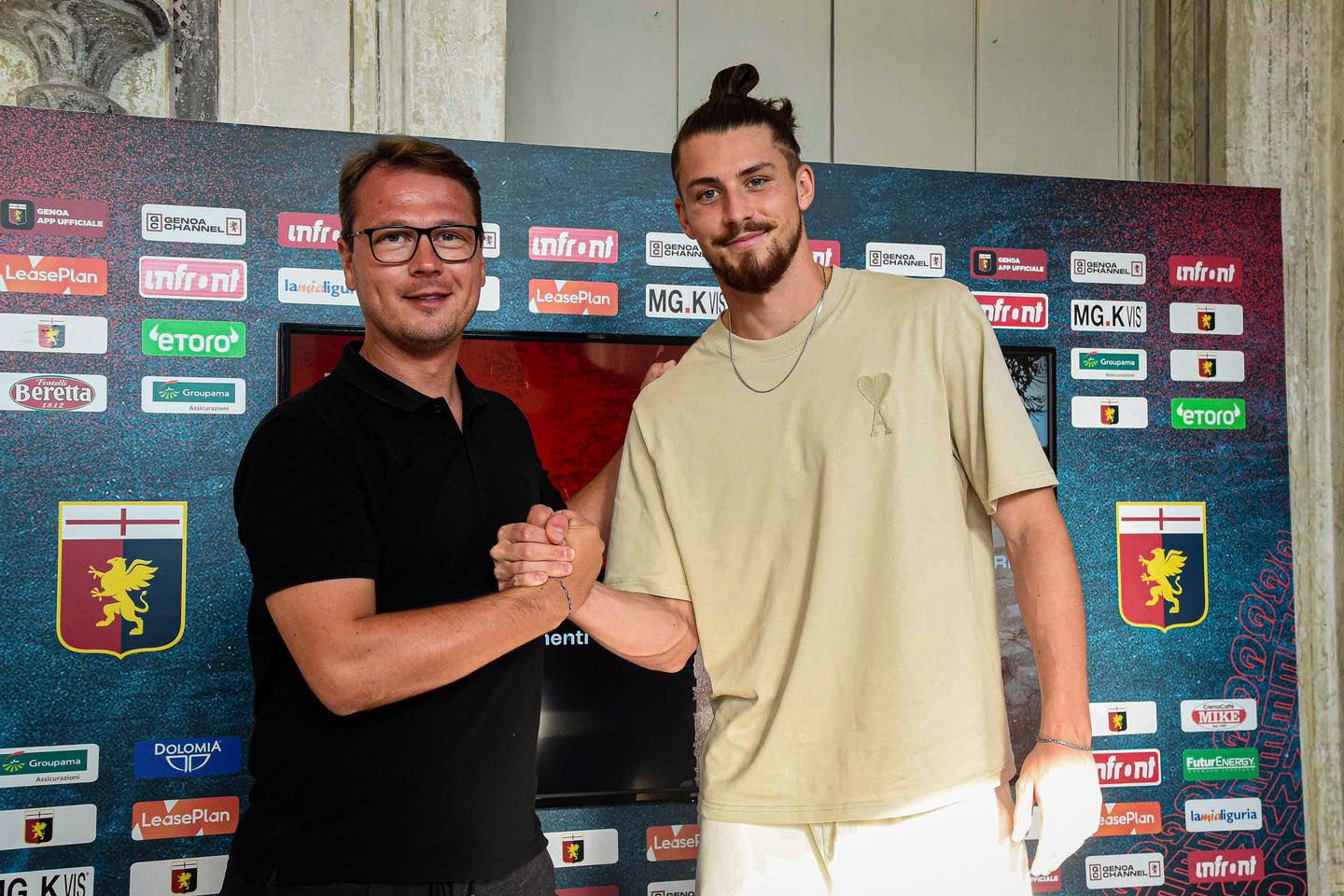 Genoa, ecco Dragusin: arriva in prestito dalla Juventus. E Cambiaso è bianconero