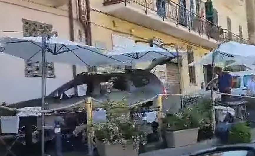 Dolceacqua, auto piomba sul dehor di un ristorante: tragedia evitata per un soffio