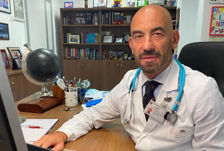 Vaiolo delle scimmie, Bassetti: "Cambiamogli nome e avviamo subito vaccinazione, soprattutto nella comunità gay"
