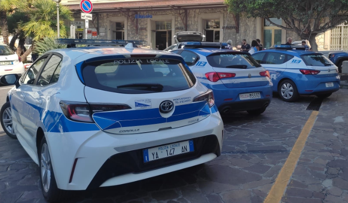 Alassio, tendono una lenza in strada: motociclista cade e si ferisce