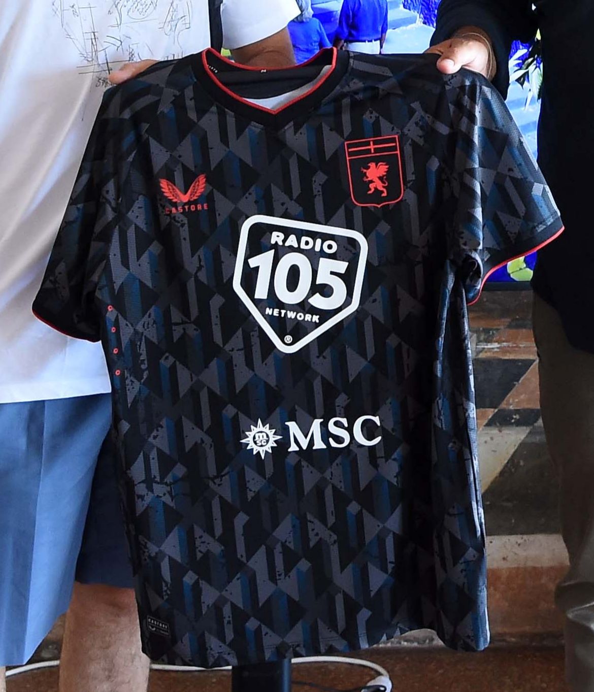 Genoa, ecco in anteprima la terza maglia: verrà presentata stasera ai Giardini Luzzati