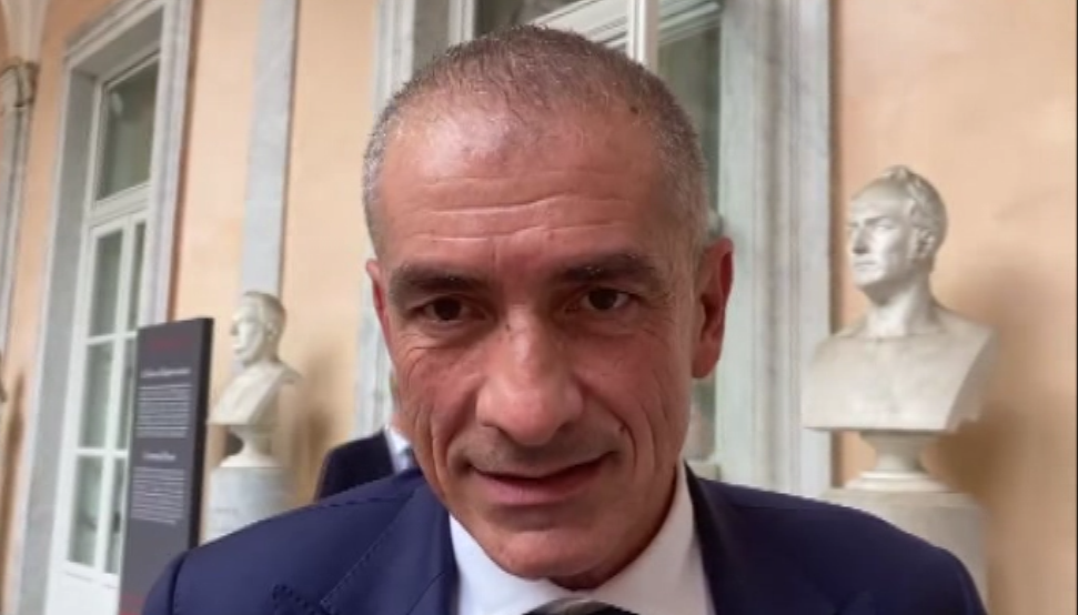 Covid, il sottosegretario Costa: “Prudenza sì, paura no. Il vaccino diventerà un richiamo annuale”
