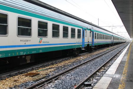 Voltri, traffico rallentato sulla ferrovia in mattinata: cavi tranciati per rubare il rame