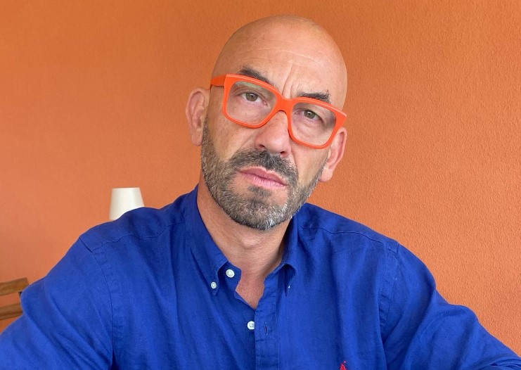 Covid, Bassetti: "Aumento contagi atteso a inizio autunno, stop a conta positivi"