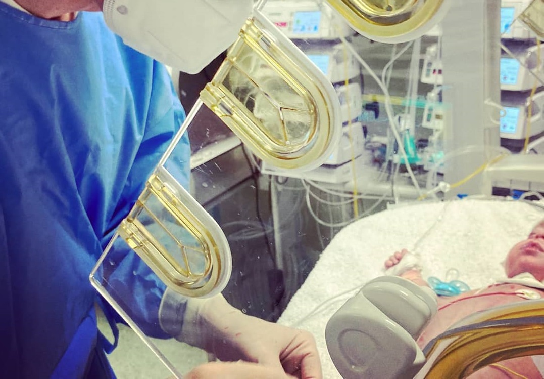 Genova, volo salvavita dalla Sardegna al Gaslini per un neonato di sette giorni
