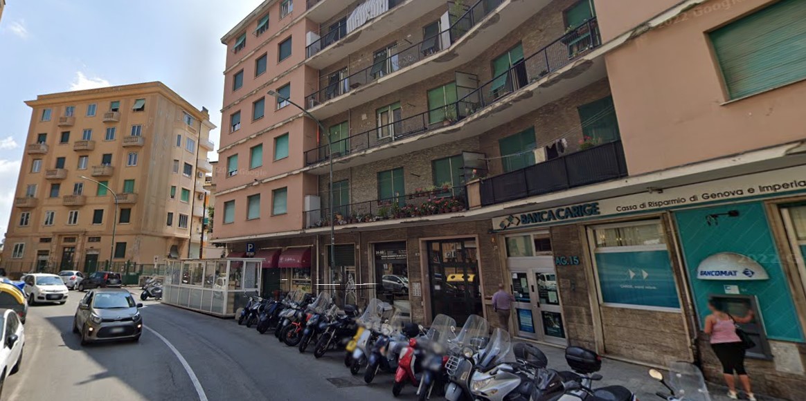 Genova, scooter contro autobus in via Napoli: ferito un 21enne