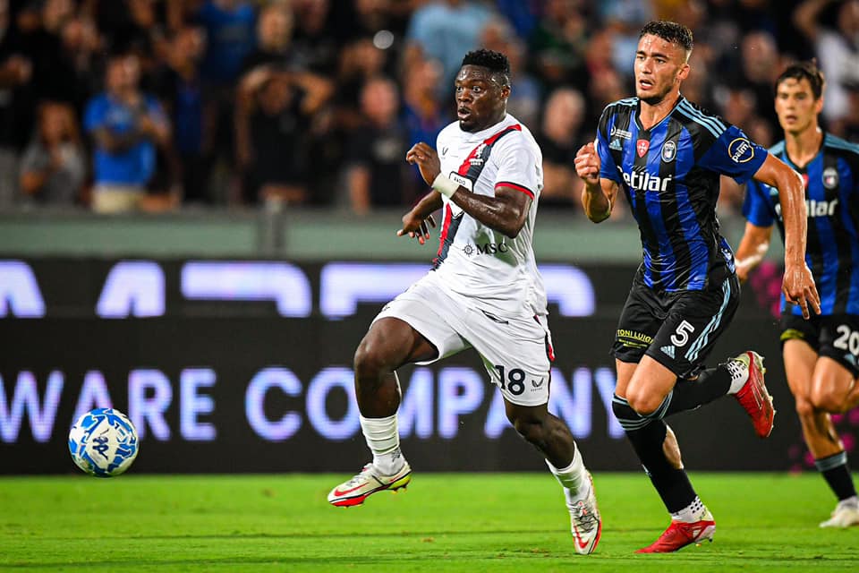 Genoa, Ekuban operato ai tendini d'achille: starà fuori sei mesi