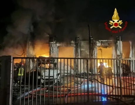 Taggia, rogo al deposito Marr: emessa ordinanza tutela salute pubblica in attesa di risultati