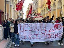 Imperia, due cortei studenteschi protestano per la scarsità di trasporto pubblico in tutta la provincia