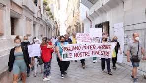 Genova, presidio davanti a Tursi: chieste risposte su alta velocità ferroviaria e prolungamento della metro