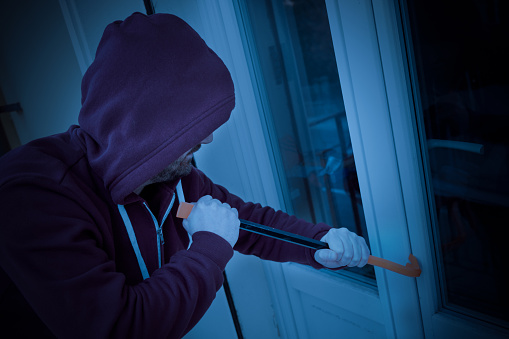 Imperia, tre persone arrestate per una violenta rapina in un'abitazione 