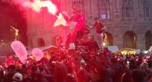 Liguria, a Genova e La Spezia i marocchini puliscono le piazze dopo i festeggiamenti per l'approdo in semifinale