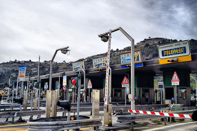 Autostrade Liguria, frontale in A12: quattro feriti lievi