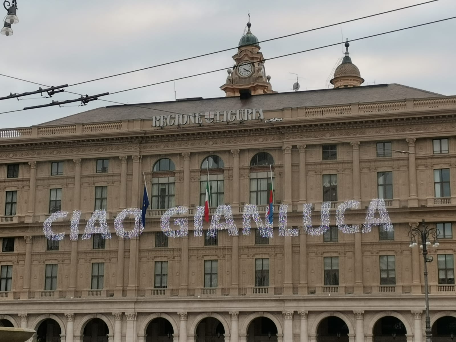 Addio a Gianluca Vialli, alle 17.30 sul palazzo della Regione un tributo per l'ex bomber