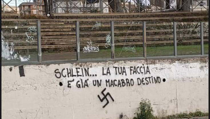 A Viterbo scritte e svastiche contro Elly Schlein. La solidarietà di Toti: "Gesto vergognoso"
