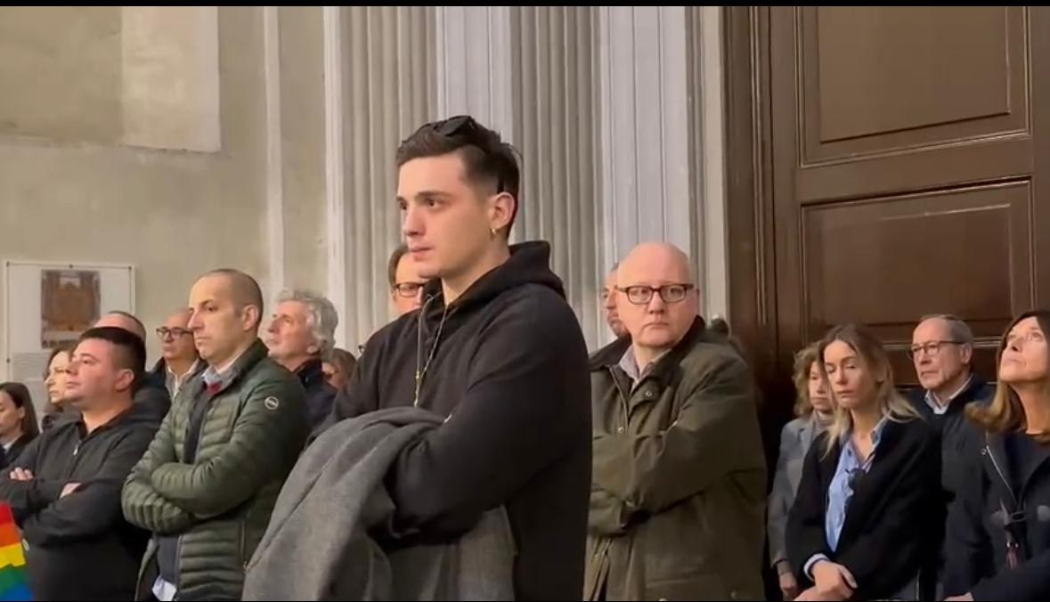 Morte Spera, ai funerali anche il cantante genovese Olly: "A dicembre mi consegnò il premio di talento ligure"