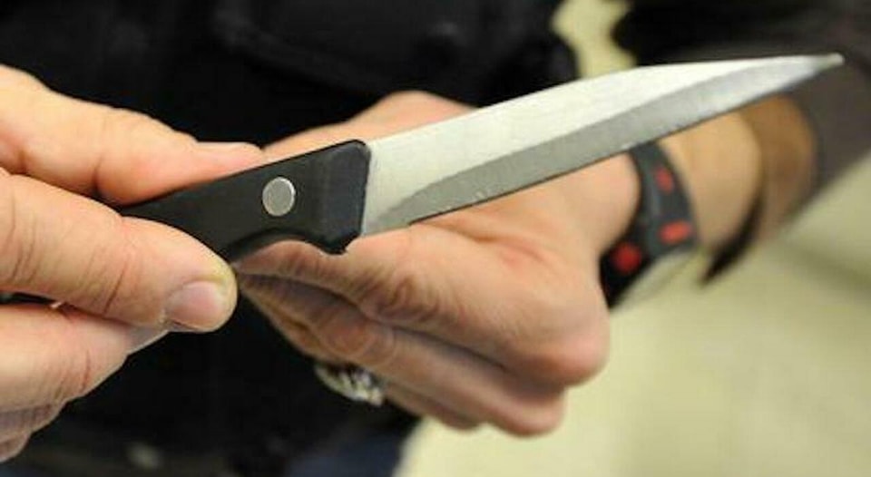 Altare, aggredisce un operaio e rapina un ristoratore con spranga e coltello: arrestato 28enne
