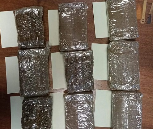 Genova, nascondeva panetti di hashish tra i sacchi di farina: arrestato panettiere 