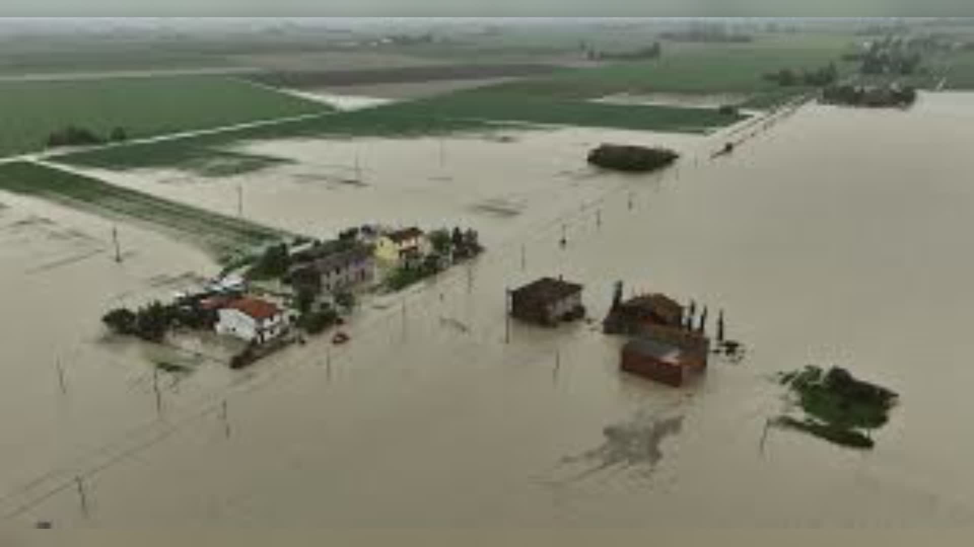 Genova, dona gli arredi della stanza del figlio morto per tumore a migrante disabile colpito dall'alluvione in Romagna
