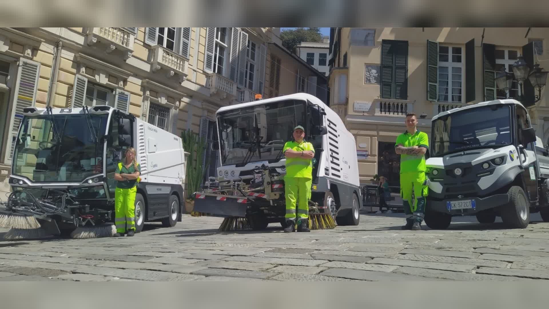 Genova, 45 mezzi elettrici per una raccolta rifiuti sempre più green: ecco la nuova 'flotta' di Amiu
