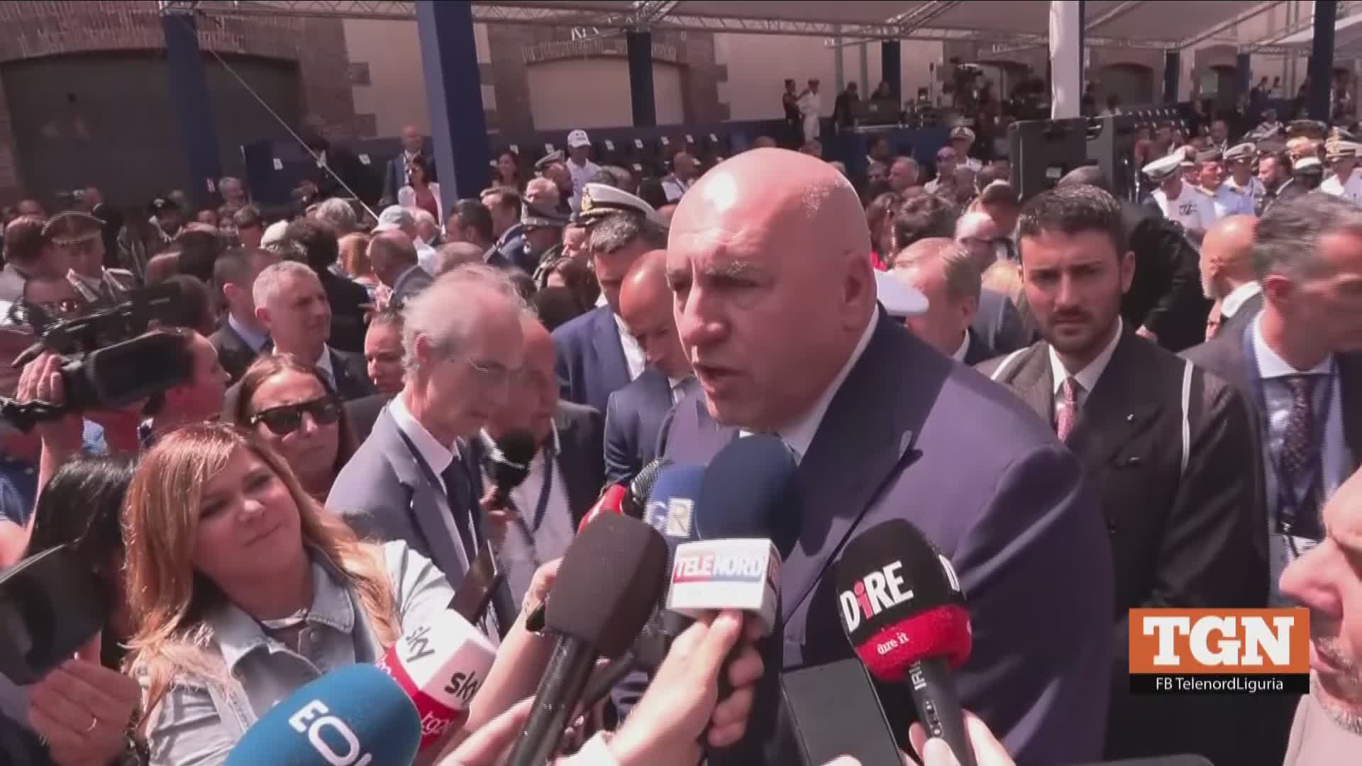 Il ministro Crosetto: "Genova simbolo di caparbietà dopo tragedia del Morandi: giusto che la Vespucci parta da qui"