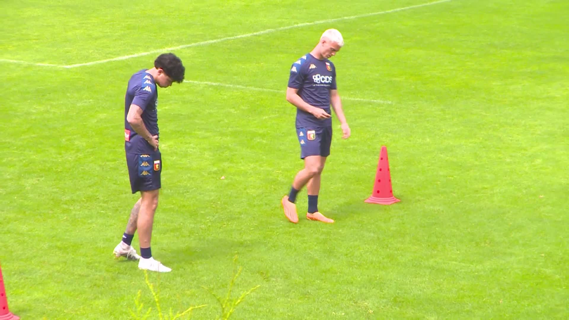 Genoa, ecco anche Matturro e Gudmundsson: l'islandese sfoggia una capigliatura biondo platino