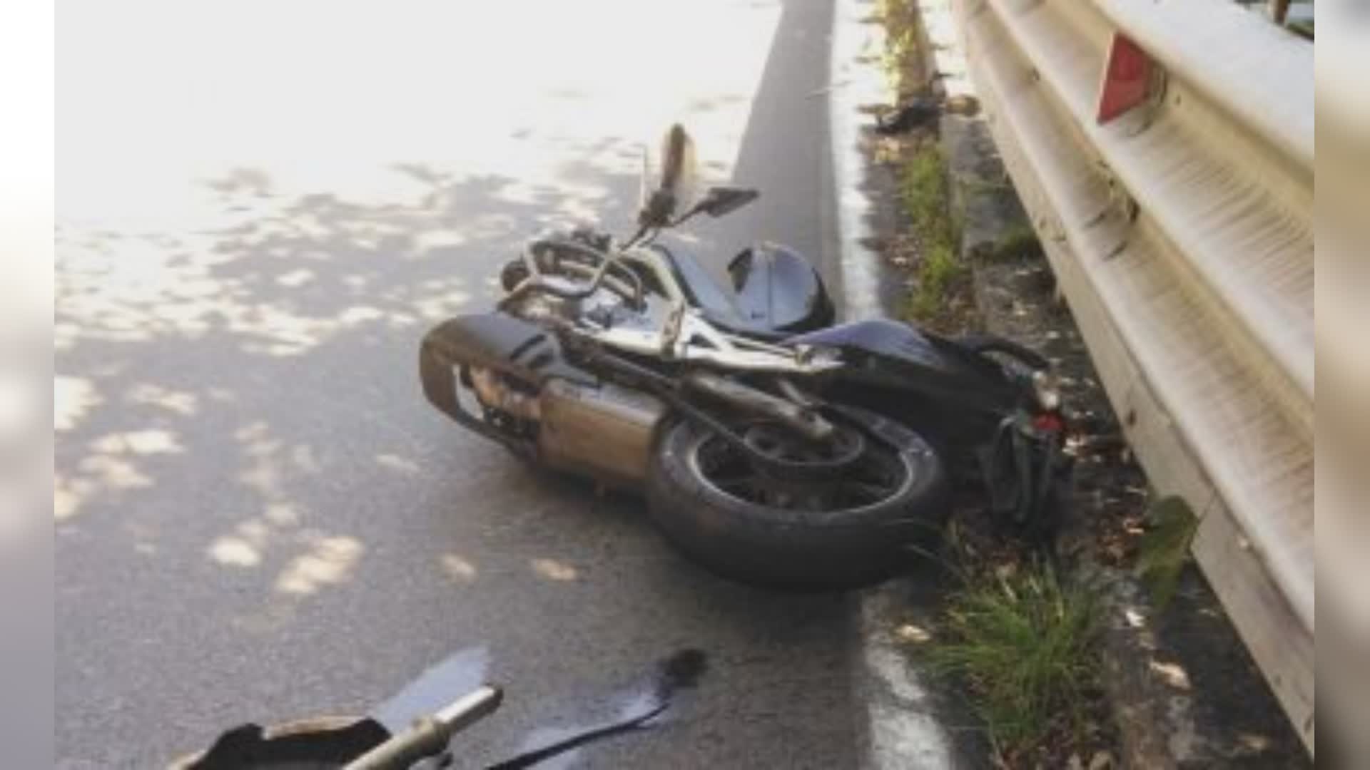 Morta donna di Alassio in Sardegna dopo scontro auto-moto