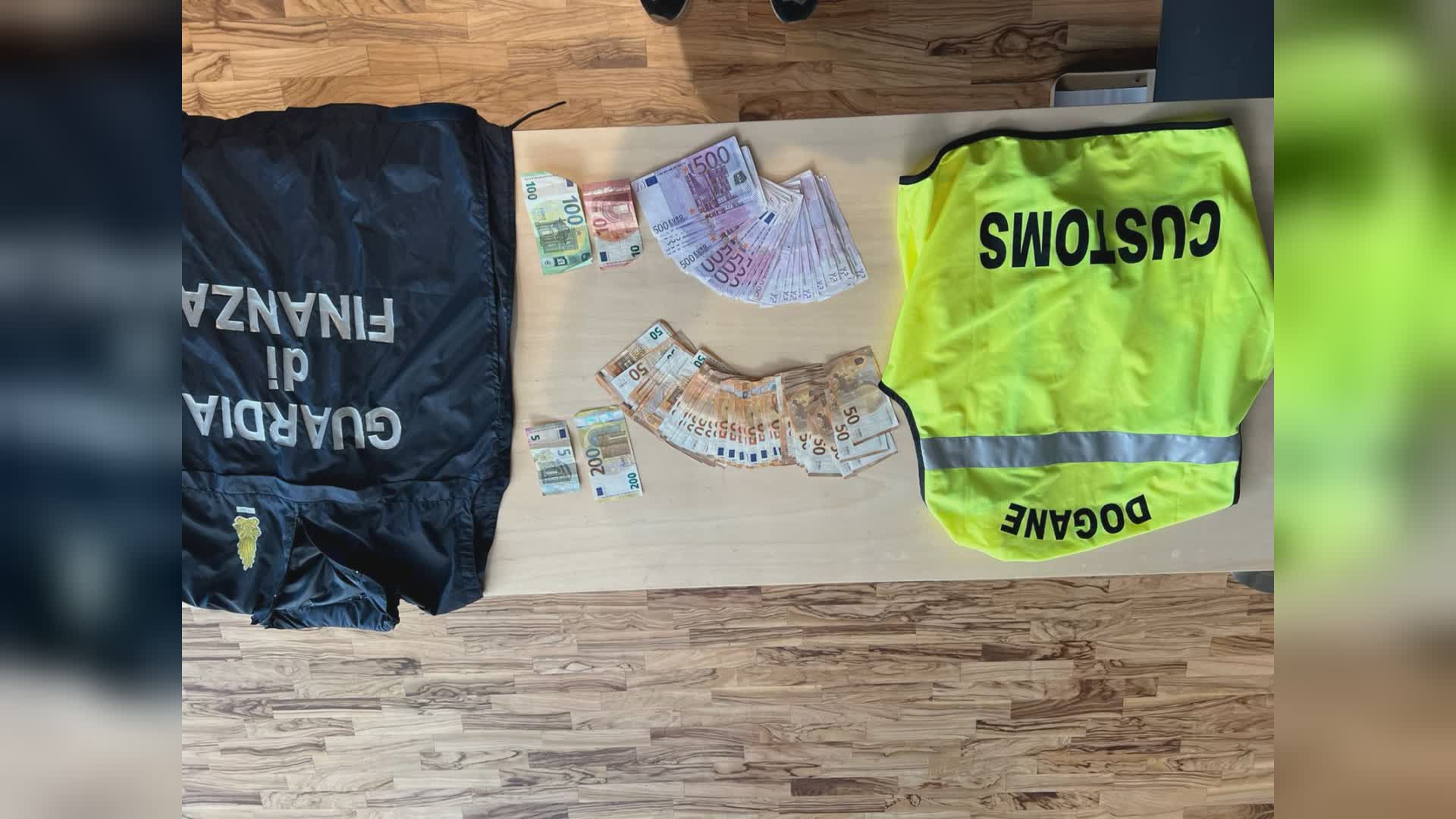 Villanova d'Albenga, arriva in aeroporto con 23mila euro in contanti e non li dichiara: paga multa da 2mila euro