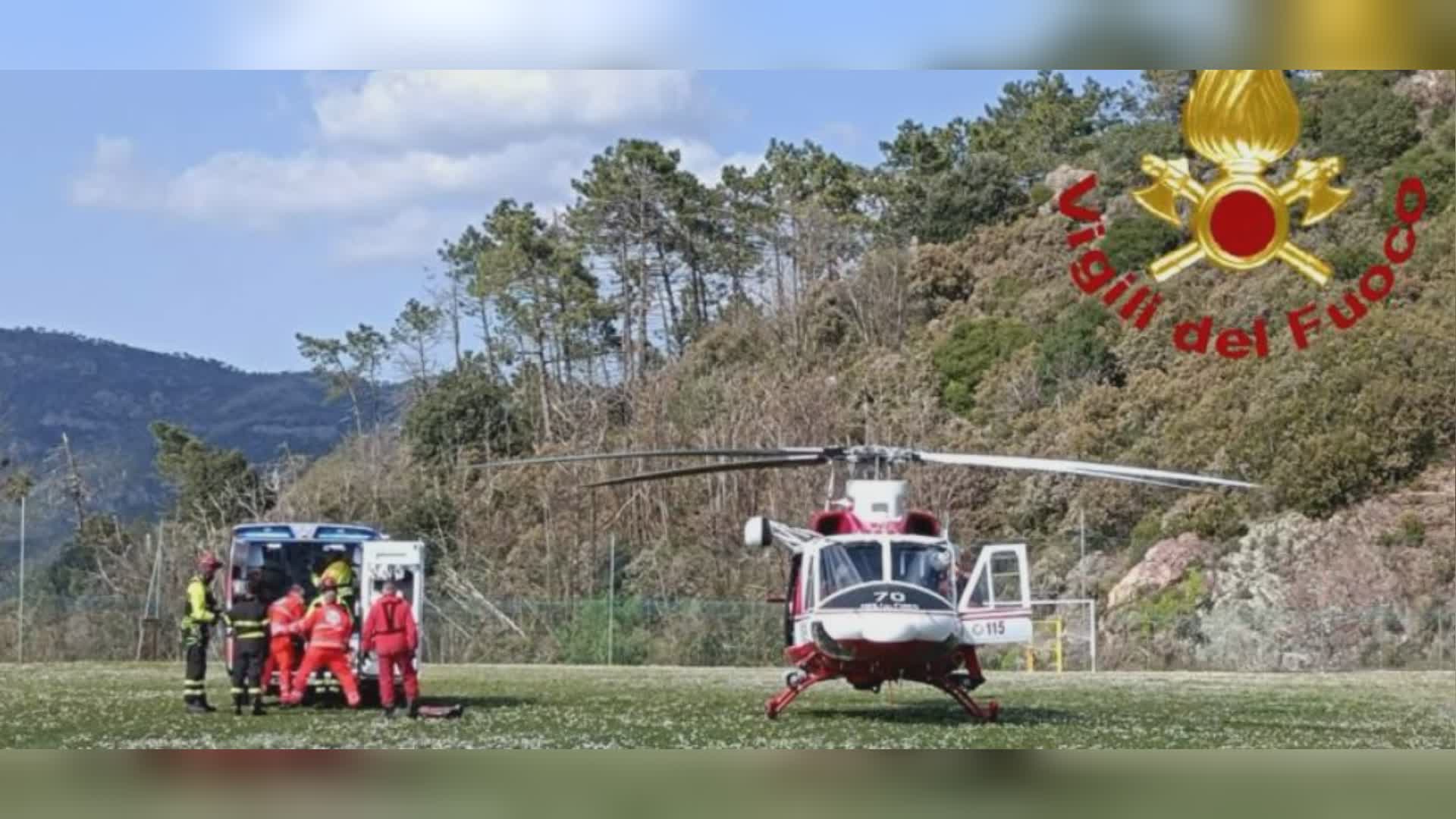 Mezzanego, ciclista perde l'equilibrio e cade nel torrente: ricoverato al San Martino con gravi traumi