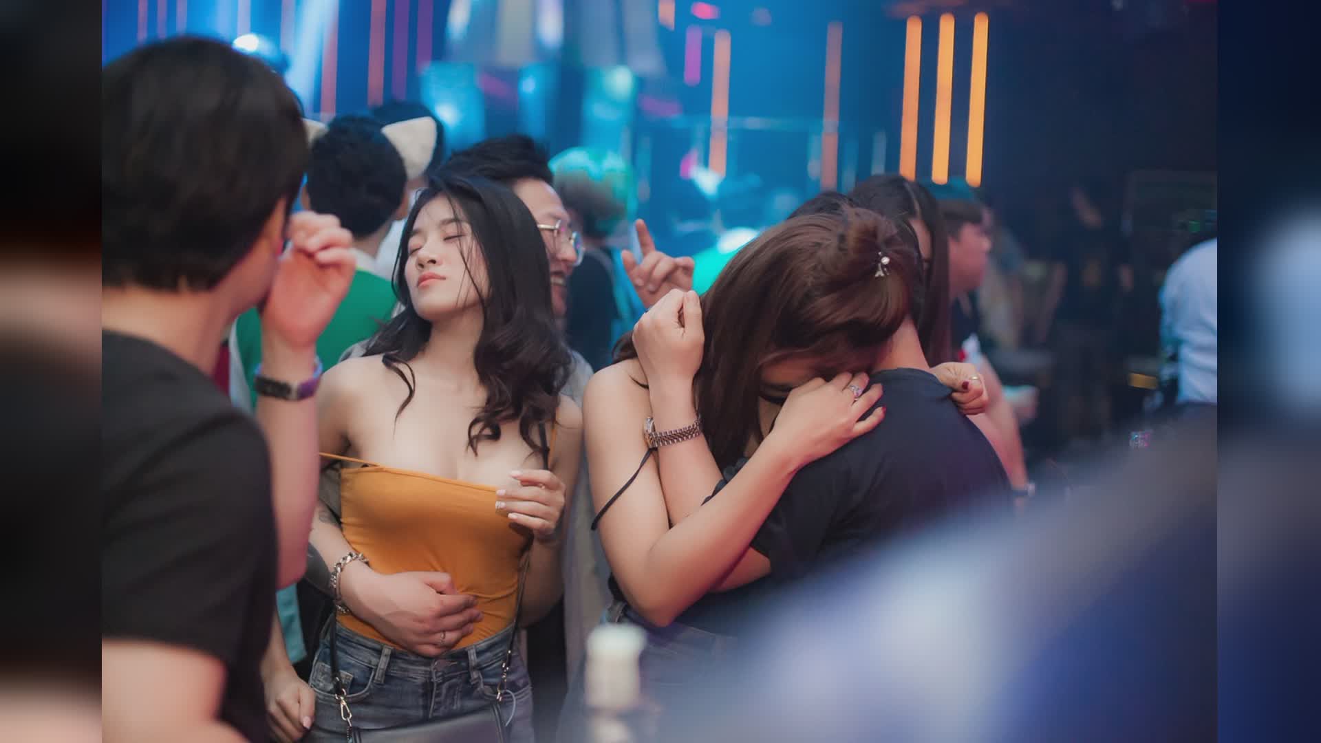 Imperia, arrestato un 17enne: è accusato di aver violentato una ragazza in discoteca