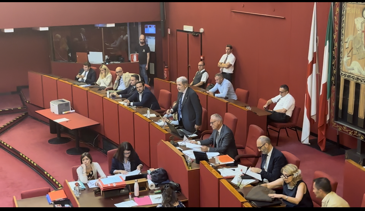 Consiglio Comunale Genova, approvata la mozione sui depositi chimici. Il sindaco Bucci: “Nessuna retromarcia”