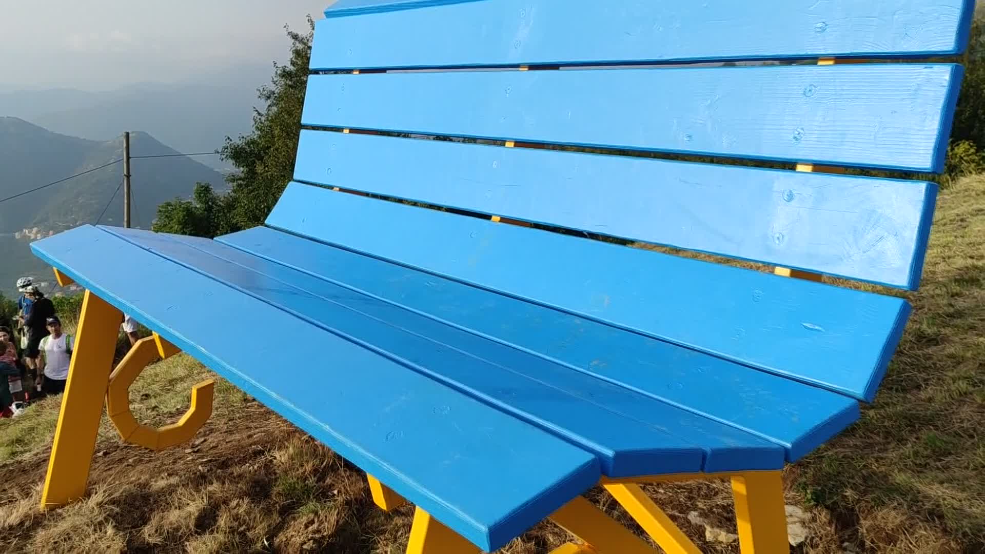 Anche Genova ha la sua "panchina gigante": dal Monte Fasce una vista mozzafiato su porto e città