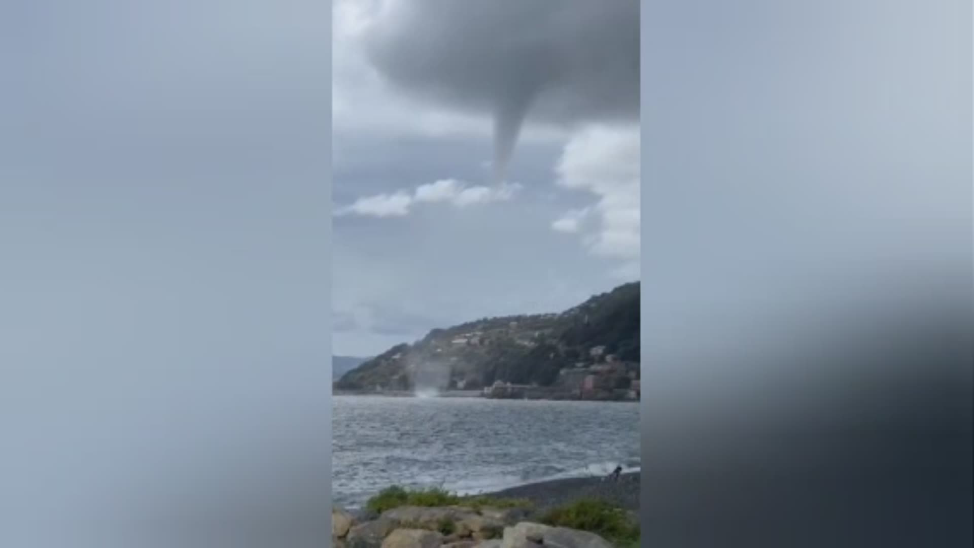 Maltempo a Genova, tromba marina al largo di Voltri [VIDEO]