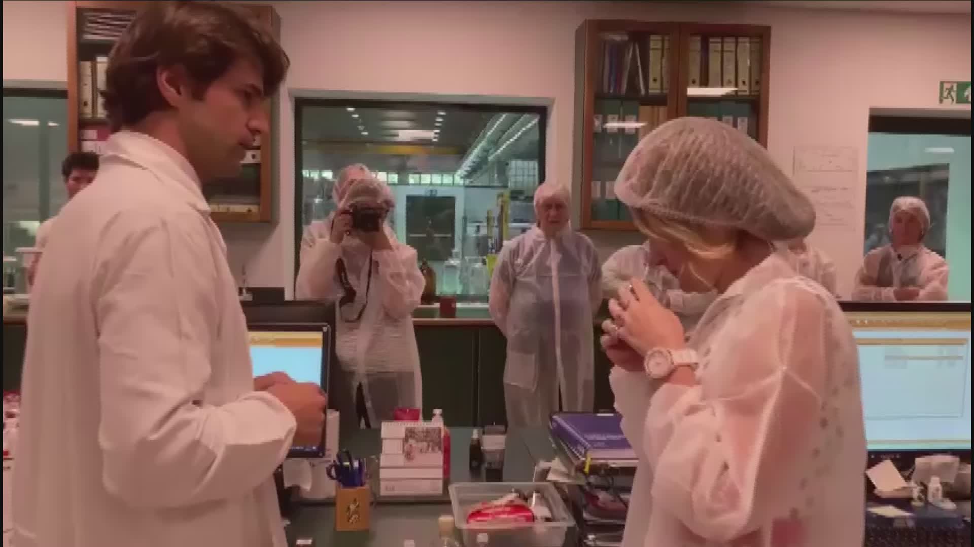 Casella, viaggio tra fragranze e sensazioni: il famoso "naso" Paola Bottai presenta il suo libro "Profumi"