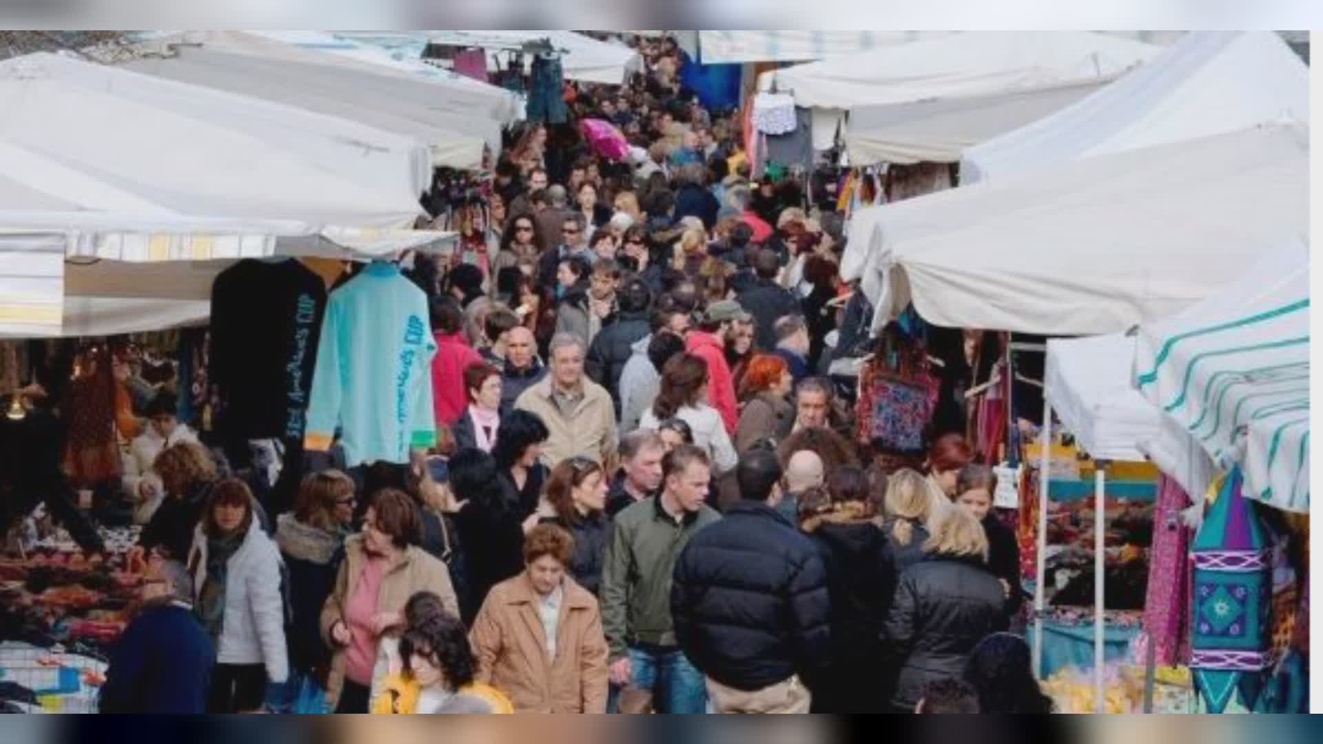 Genova, Fiera dei Santi Cosma e Damiano: domenica a Sampierdarena  bancarelle e processione