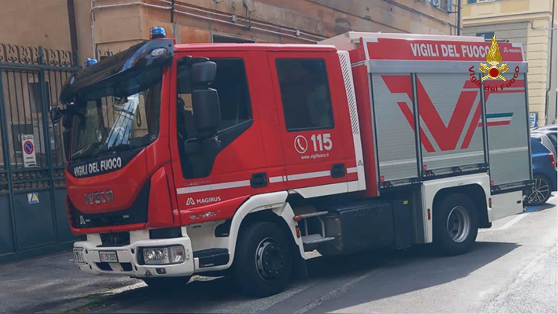 Genova, incendio in un'abitazione di via Novaro: spento dai Vigili del Fuoco