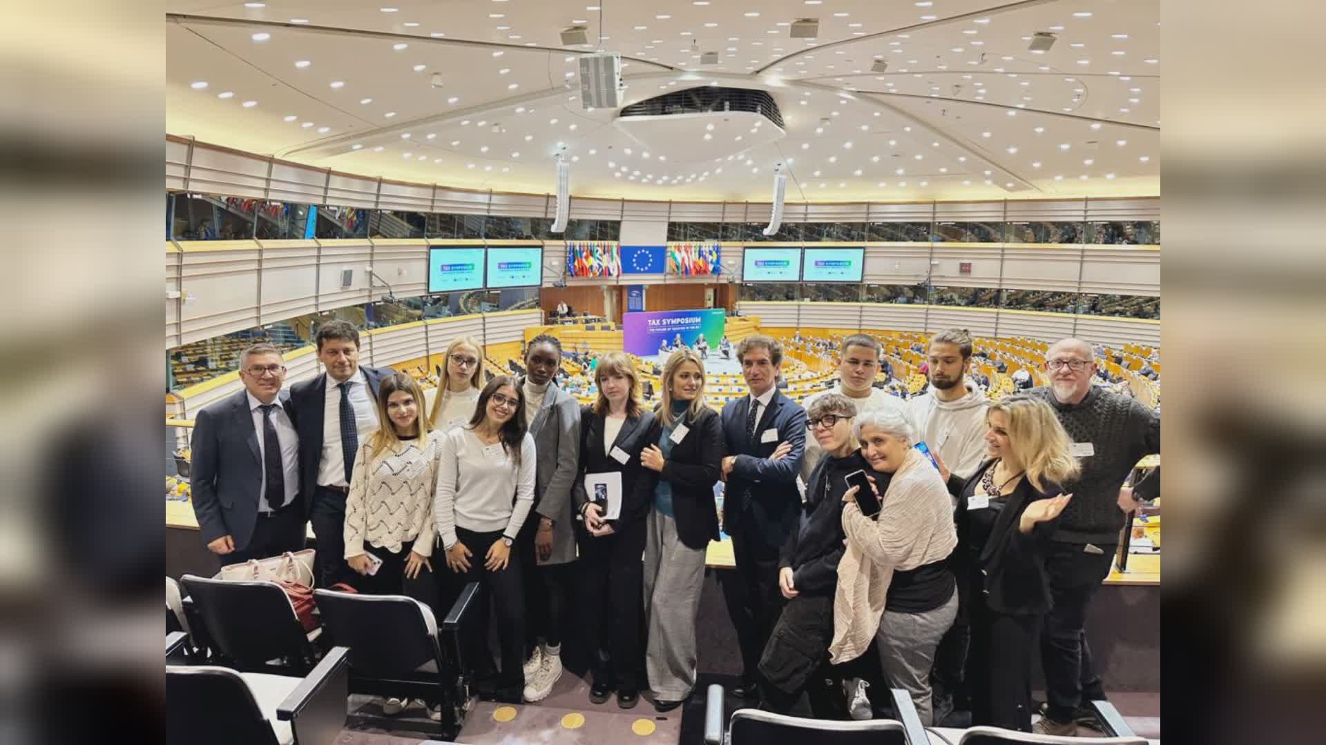 Bruxelles, studenti di quattro regioni italiane in visita al Parlamento Europeo: sono i vincitori del concorso ideato da UIR