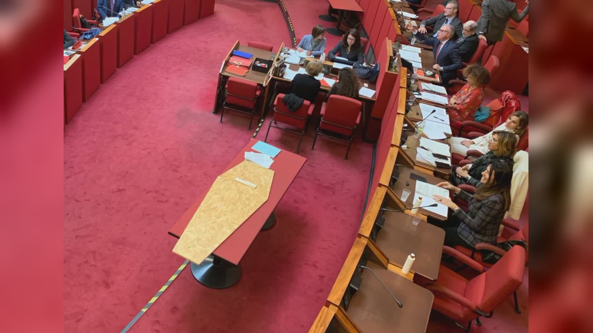 Genova, bara in aula a Palazzo Tursi: ammoniti i consiglieri Ceraudo e Crucioli