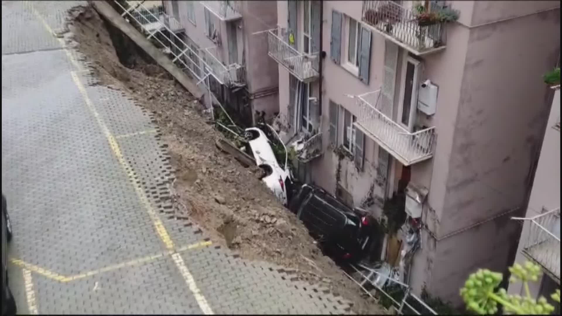 Genova, frana a Castelletto: sono 20 gli sfollati