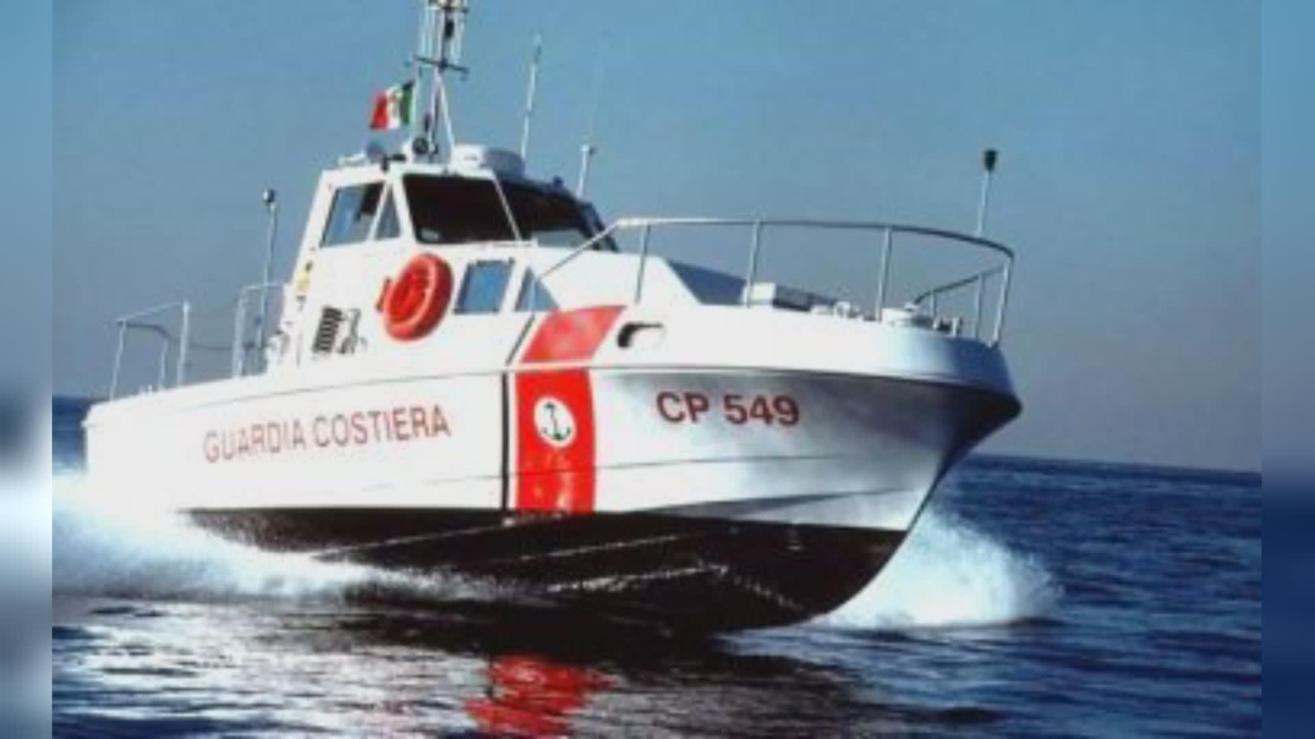 Genova, si lancia in mare per non essere rimpatriato: ventenne in ospedale