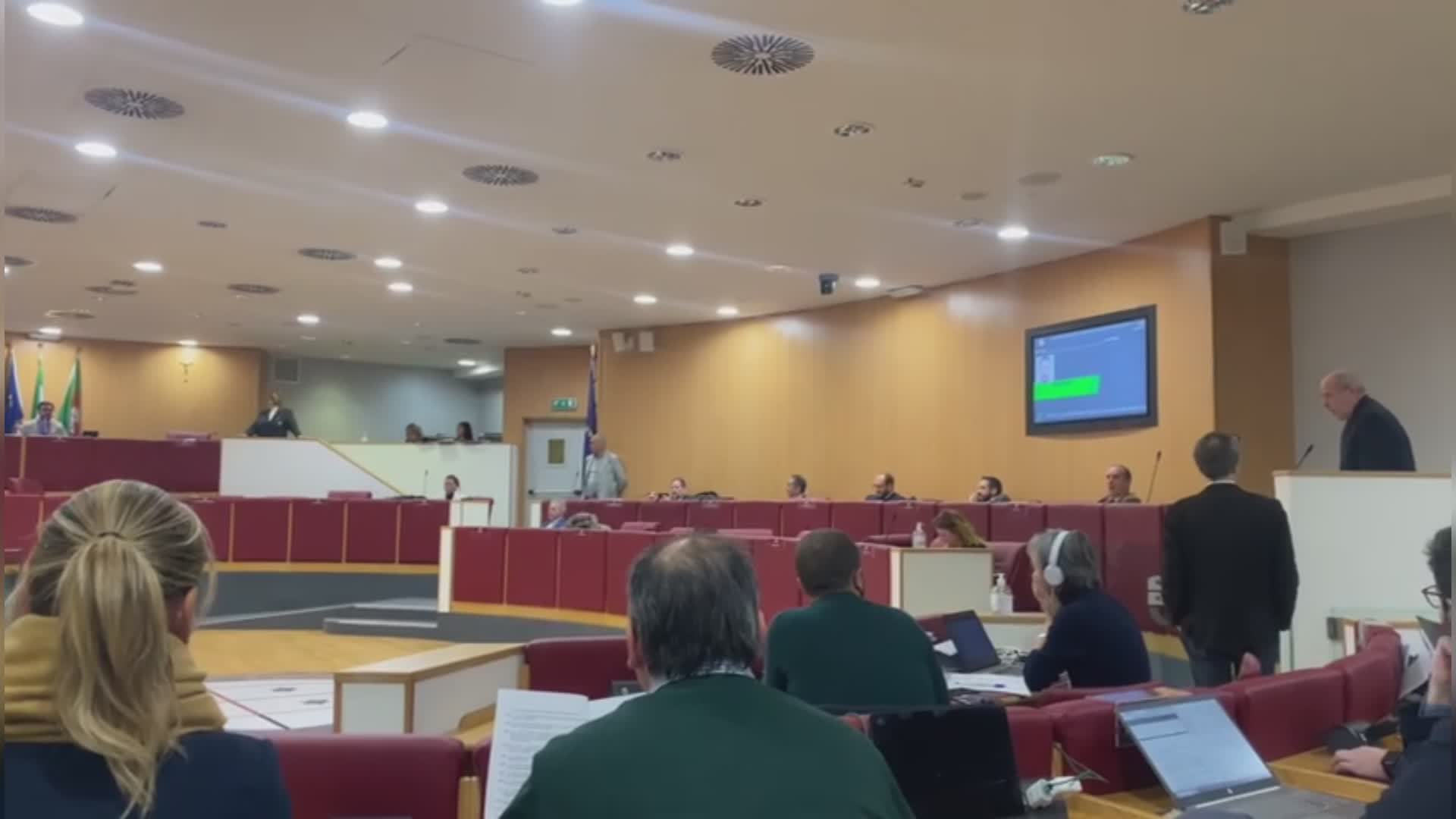 Liguria, si accende il consiglio regionale: Gratarola esce dall'aula, Rossetti si lamenta