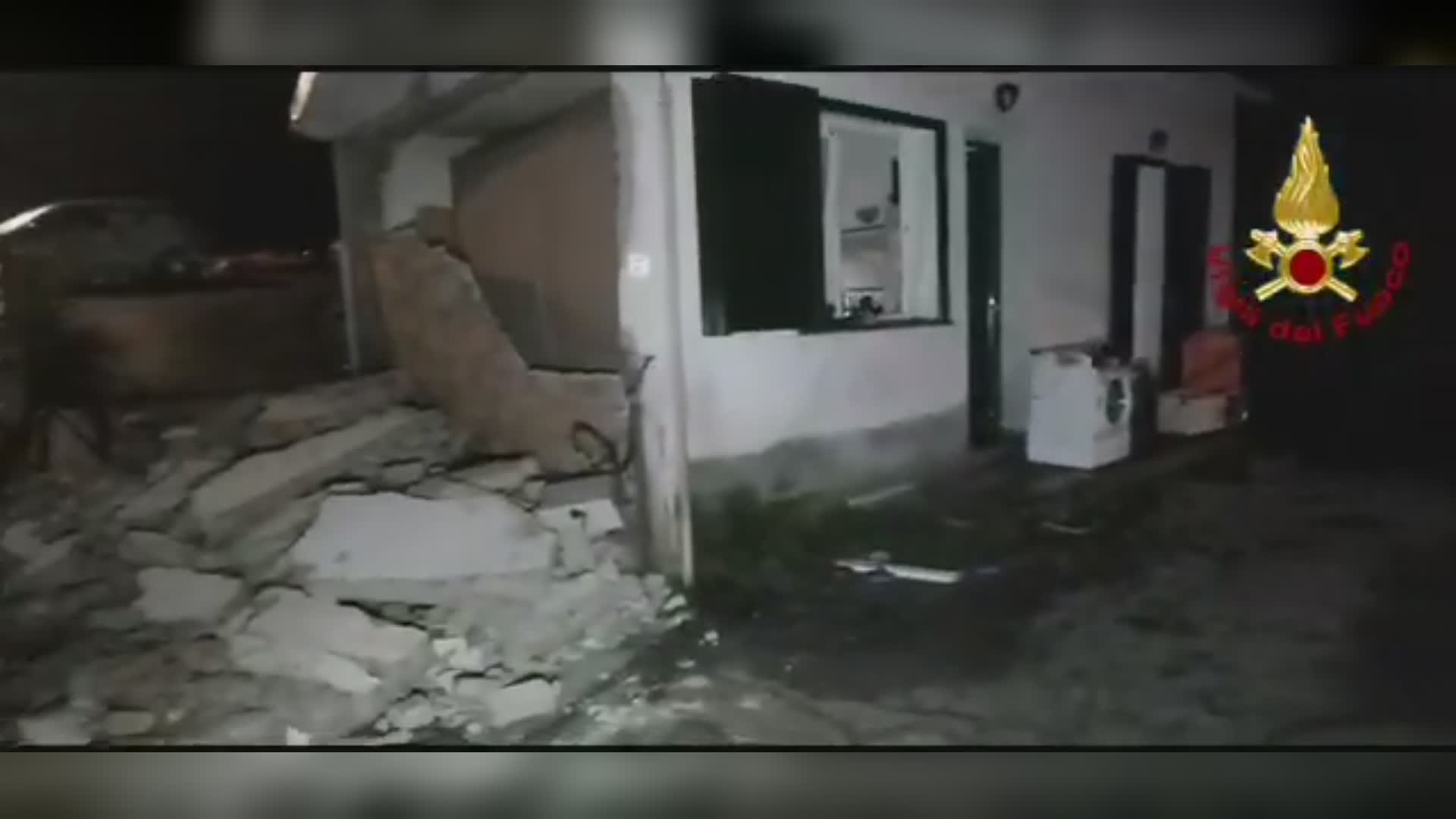 Imperia, esplosione in un'abitazione a Piani: crolla una parete. Madre e tre bambini all'ospedale per accertamenti