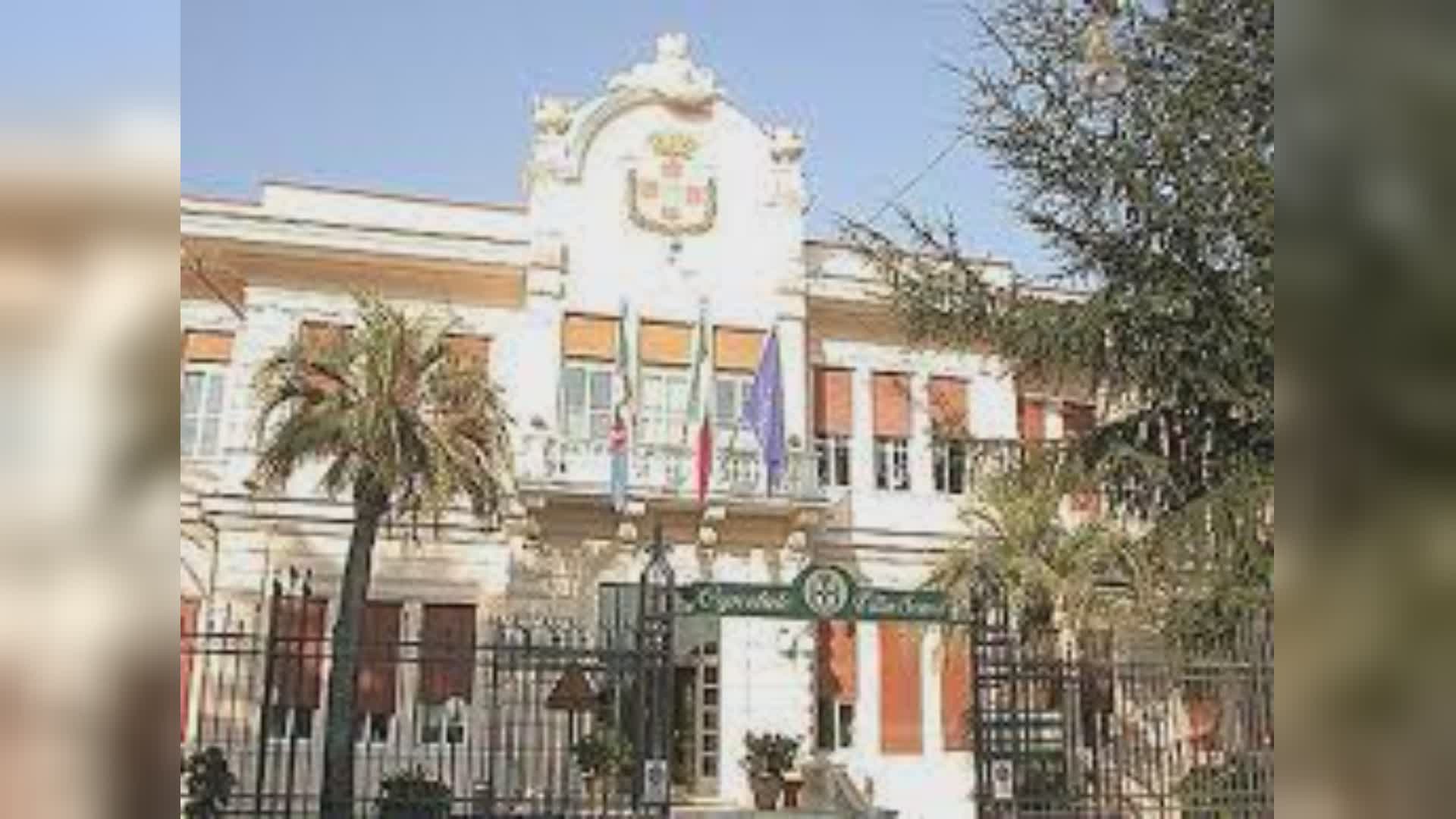 Chiavari, si ustiona con l'olio bollente mentre prepara dolci nel proprio stand: grave venditore ambulante