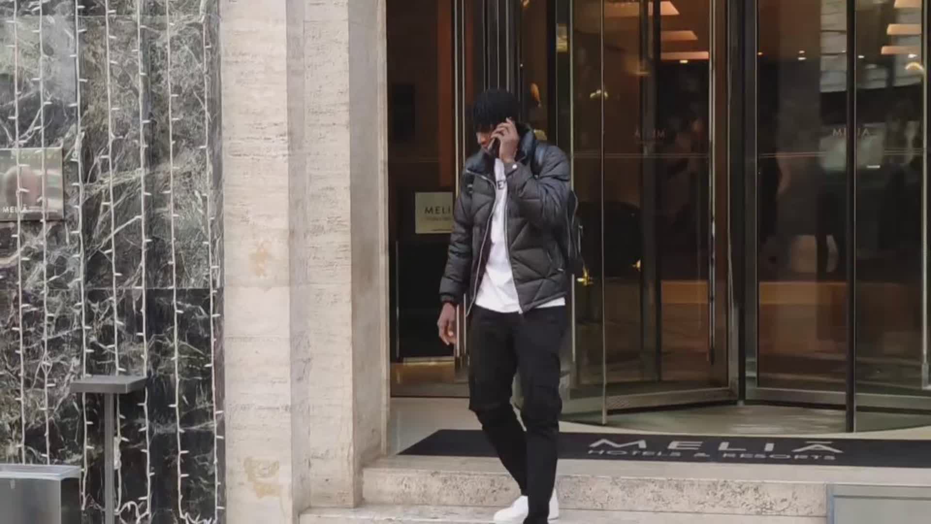 Genoa, è arrivato pure Ankeye: il video dell'attaccante nigeriano in città